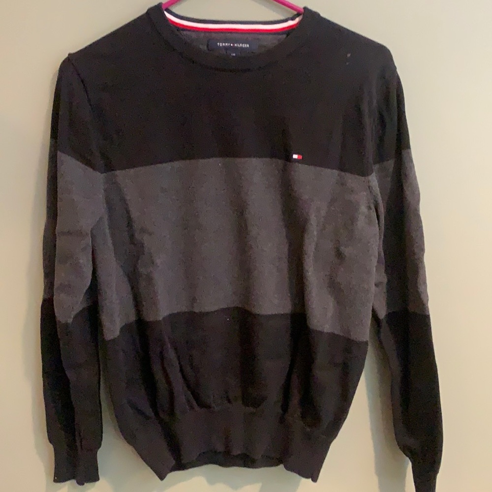 Tommy Hilfiger size small pull over sweater